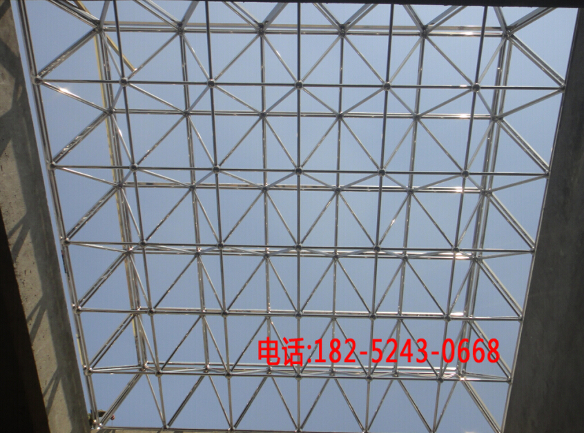 商場(chǎng)不銹鋼網(wǎng)架采光棚