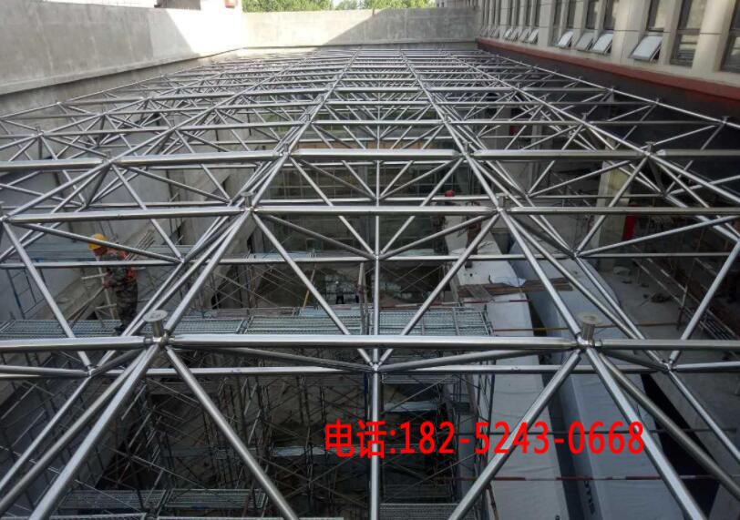 不銹鋼網(wǎng)架商場(chǎng)頂棚
